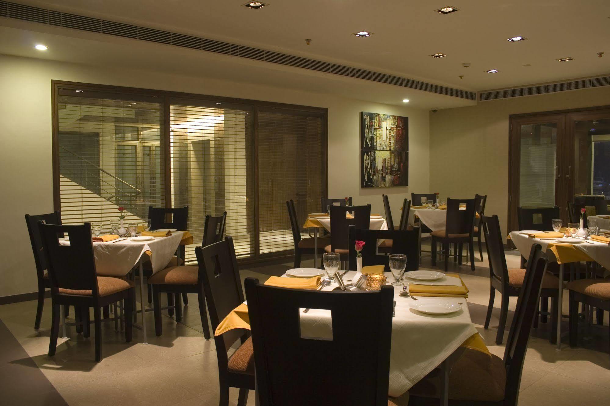 Shervani Nehru Place Nova Deli Exterior foto